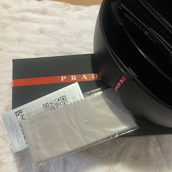 Brand New Prada sunglasses - Picture 1 of 4